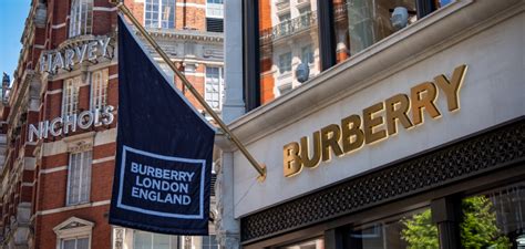 burberry social media marketing|burberry digital customer experience.